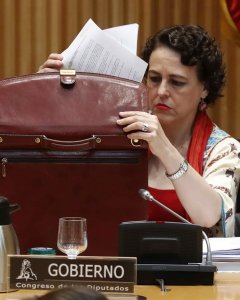 La ministra de Trabajo, Migraciones y Seguridad Social, Magdalena Valerio, al inicio de su comparecencia en el Congreso. EFE/Chema Moya