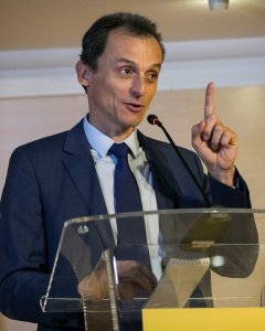 El ministro de Ciencia, Innovación y Universidades, Pedro Duque, en la rueda de prensa para explicar su sociedad patrimonial. EFE/ Santi Donaire