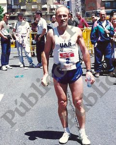 Manuel Murillo Sánchez, detenido por planear presuntamente un atentado contra el presidente del Gobierno, Pedro Sánchez, posa tras una carrera. /PÚBLICO