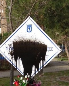 Otro de los ataques que sufrió la placa de Yolanda González en Aluche