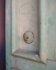 Detalle del timbre de una de las puertas de la casa. / AAVA