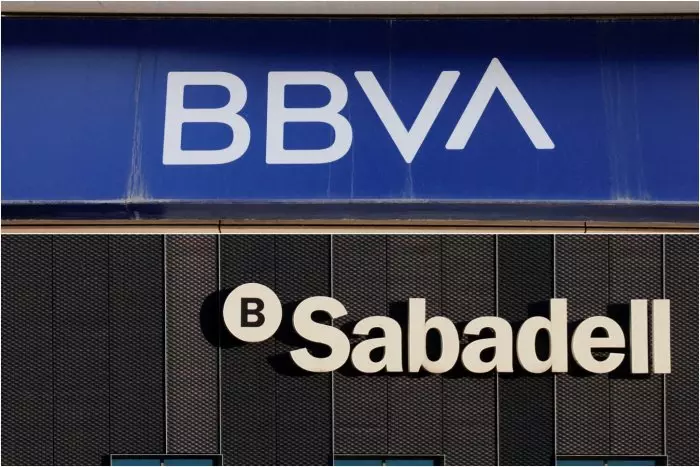 BBVA no descarta retirar la opa sobre el Sabadell si Competencia hace la operación inviable