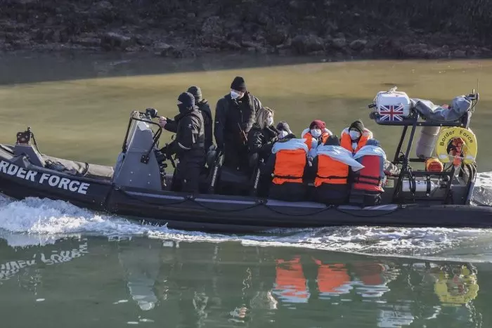 Mueren al menos ocho personas migrantes mientras atravesaban el Canal de la Mancha para llegar hasta Reino Unido