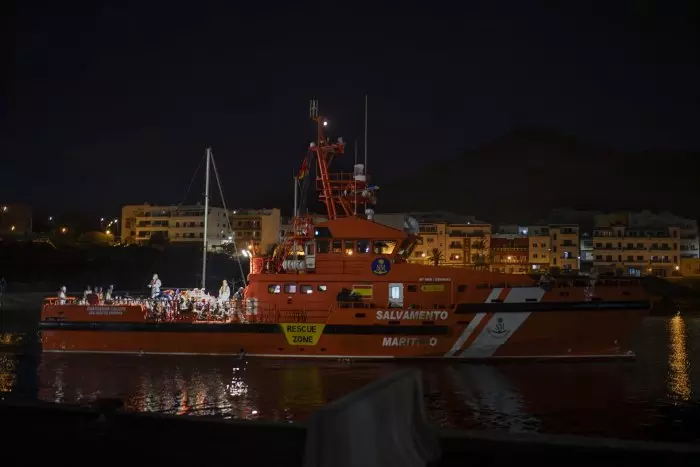 Nueve muertos y 48 desaparecidos tras volcar un cayuco en la mayor tragedia migratoria de Canarias