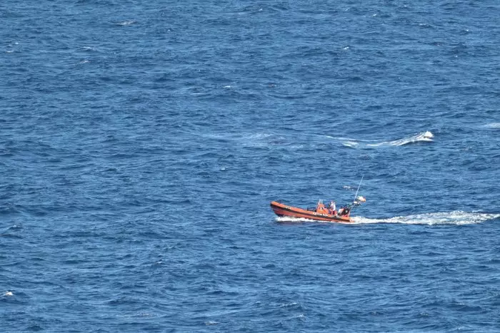 Salvamento Marítimo reanuda la búsqueda de desaparecidos tras el naufragio en El Hierro