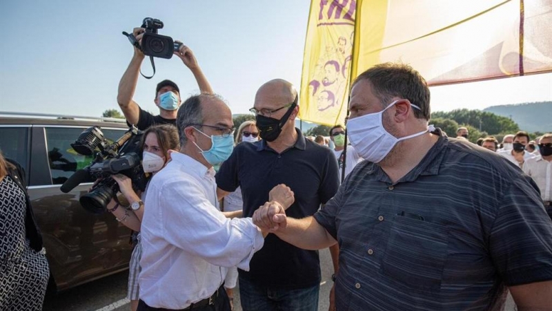 Fotografía de archivo del exvicepresidente de la Generalitat y condenado por el 1-O, Oriol Junqueras, junto a los exconsellers y también condenados Raúl Romeva y Jordi Turull.