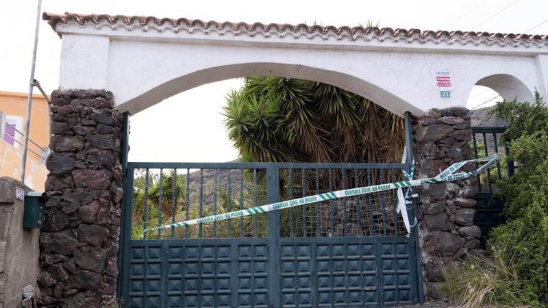 La Guardia Civil lleva a cabo este viernes un registro en la vivienda y una finca en Candelaria (Tenerife) de Tomás Antonio G.C., desaparecido este martes al igual que sus dos hijas, de uno y seis años, a cuya madre envió un aviso de que no volvería a ve