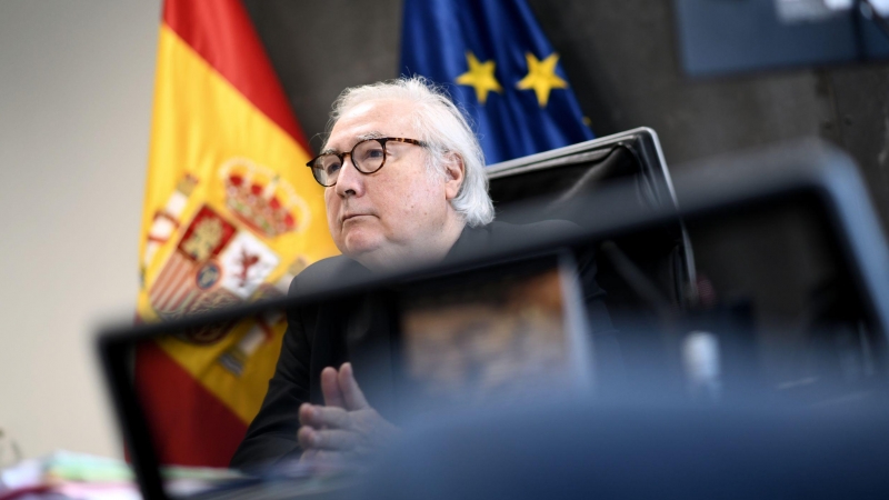 El ministro de Universidades, Manuel Castells, durante la entrevista con 'Público'.