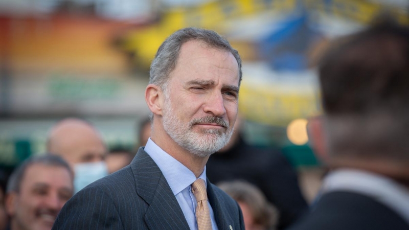 El rey Felipe VI en el Puerto Olímpico de Barcelona, a 4 de abril de 2022, en Barcelona.