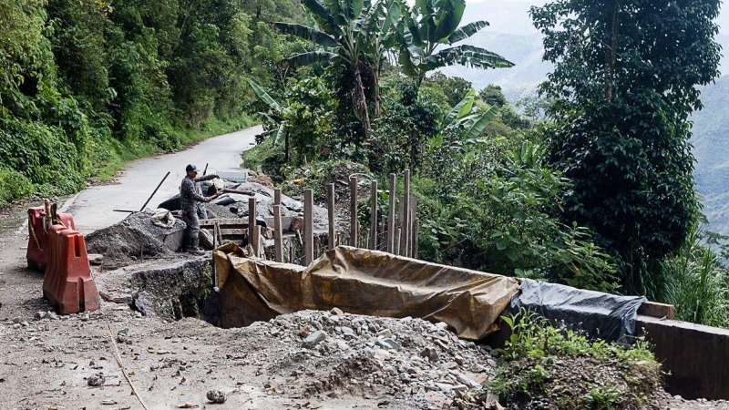 Las vías principales de Antioquia están afectadas por derrumbes que imposibilitan el tránsito.