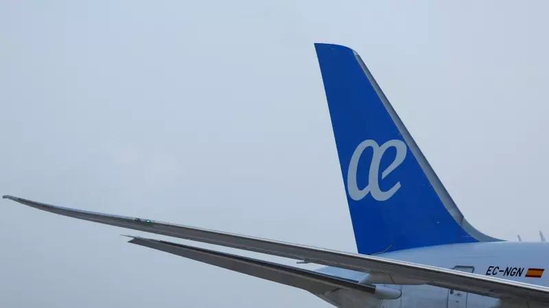 Un Boeing 787-9 Dreamliner de la compañía Air Europa se ve en el aeropuerto de Gran Canaria, en Telde, Gran Canaria, España, 21 de febrero de 2023.