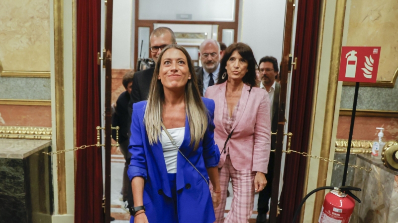 Miriam Nogueras i altres diputats de Junts arriant al Congrés dels Diputats