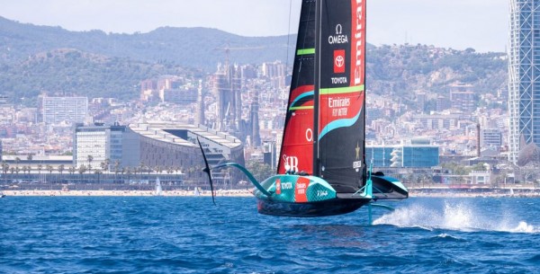 Emirates Team New Zealand navegant