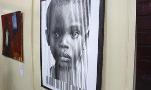 Vista de una de las obras que se pueden contemplar en la exposición "Arte para acabar con la exclavitud", un proyecto organizado por el Centro para la Concienciación Contra la Trata de Personas (HAART) que muestra en Nairobi, hasta el 30 de mayo, fotograf