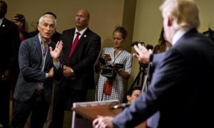 Donald Trump y el periodista Jorge Ramos, durante su enfrentamiento./ REUTERS