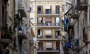 Pisos en el barrio de La Barceloneta, en Barcelona./ REUTERS/Albert Gea