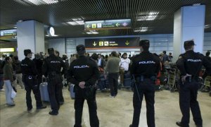 Agentes de policía en el aeropuerto de Barajas, donde Carlos Salamanca fue comisario. EFE