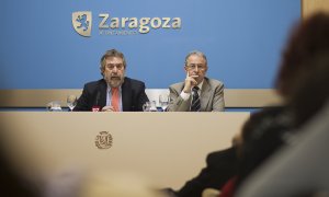 El exalcalde de Zaragoza y actual magistrado de la Audiencia Provincial, Juan Alberto Belloch, con Fernando Gimeno, consejero de Hacienda autonómico y exvicealcalde.