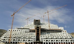 El hotel El Algarrobico, construido en Carboneras, en el Parque Natural del Cabo de Gata. EFE (Archivo)