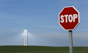 Torre de Abengoa en su planta solar Solucar, en Sanlucar la Mayor, cerca de Sevilla. REUTERS