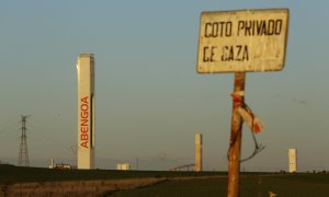 Torres de la planta solar Solucar de Abengoa, en la localidad sevillana de Sanlucar la Mayor. REUTERS/Marcelo del Pozo