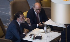 El presidente en funciones Mariano Rajoy y el ministro del Interior, Jorge Fernandez Díaz. EFE