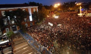 Miles de manifestantes frente al Congreso de los Diputados durante una de las protestas de Rodea el Congreso en 2012.-REUTERS