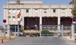 Imagen de archivo de la fachada del Centro de Internamiento de Extranjeros (CIE) de Murcia. EFE