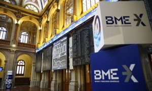 El logo de la sociedad Bolsas y Mercados Españoles (BME) en el patio de negociación de la Bolsa de Madrid. EFE/J.P. Gandul