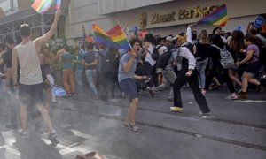 La Policía turca dispersa la marcha del orgullo gay en Estambul