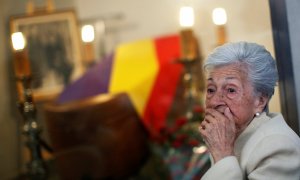 Ascensión Mendieta durante el entierro de su padre, Timoteo Mendieta, asesinado en 1939 por las fuerzas del franquismo.REUTERS/Juan Medina