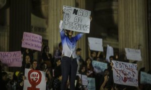 Un grupo de mujeres protestan contra una violación colectiva en Río de Janeiro.Archivo/EFE