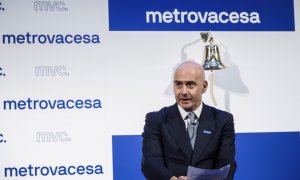 El presidente de Metrovacesa, Ignacio Moreno Martínez, momentos antes de realizar el tradicional toque de campana en el debut bursátil de la inmobiliaria. EFE/Emilio Naranjo