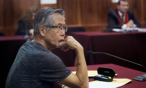 El ex presidente peruano Alberto Fujimori comparece ante el tribunal. / EFE