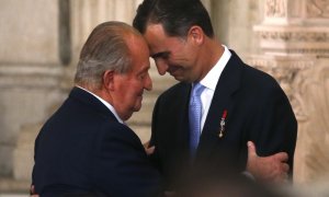 Juan Carlos I y Felipe VI. REUTERS