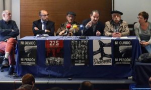 Gerardo Iglesias, Faustino Sánchez y Vicente Gutiérrez presentan en Asturias tres querellas contra el policía franquista Pascual Honrado. / La Comuna d'Asturies (Ceaqua)