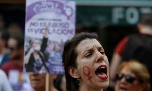 Manifestación de mujeres en Madrid, esta tarde ante el Ministerio de Justicia, en protesta por la puesta en libertad de 'La Manada'. (JUAN CARLOS HIDALGO | EFE)