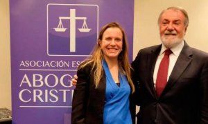 Polonia Castellanos, presidenta de Abogados Cristianos, acompañada del exministro del PP Jaime Mayor Oreja, durante un acto contra el aborto. ABOGADOS CRISTIANOS