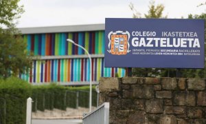 Entrada del colegio Gaztelueta de Leioa (Bizkaia). / EFE