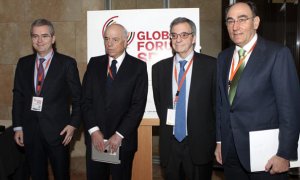 El ahora presidente honorífico del BBVA, Francisco González (segundo por la izquierda) y el presidente de Iberdrola (primero por la derecha), Ignacio Sánchez Galán, en acto empresarial en Bilbao, en marzo de 2014. Con ellos, el presidente y CEO de Inditex