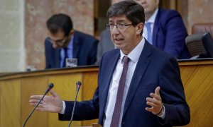 El líder andaluz de Ciudadanos, Juan Marín, durante una de sus intervenciones en la segunda jornada del debate de investidura del líder del PP-A, Juanma Moreno, en el Parlamento andaluz en Sevilla.EFE/Julio Muñoz