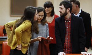 Diputados de Podemos durante una reunión de la Diputación Permanente en en Congreso