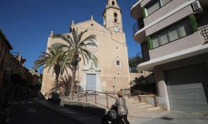 Imagen de la parroquia de Constantí (Tarragona) en la que dos párrocos han sido denunciados públicamente por abusos: Pere Llagostera, fallecido hace dos años, y Xavier Morell, que ha sido apartado del cargo. (EFE)