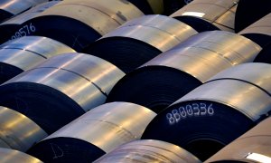 Rollos de acero alineados en la planta de ArcelorMittal en Sestao. REUTERS / Vincent West