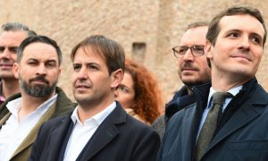 Santiago Abascal (Vox) y Pablo Casado (PP), en la manifestación de la plaza de Colón, en Madrid. / EFE