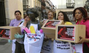 Las empleadas del hogar entregan 100.000 firmas para reivindicar sus derechos / foto de archivo Change.org