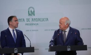 El portavoz del Gobierno andaluz, Elías Bendodo, y el consejero Jesús Aguirre