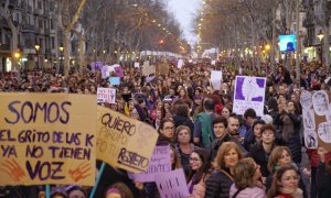 Una imatge de la manifestació de la tarda del 8-M a Barcelona. JOEL KASHILA.