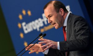 Manfred Weber en un reciente acto electoral de la CSU en Nuremberg. (ANDRES GEBERT | REUTERS)