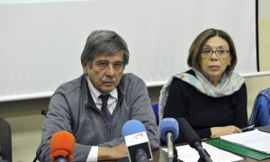 La abogada Ana Messuti, coordinadora de la obra, junto al ya fallecido Carlos Slepoy, a quien está dedicada la obra